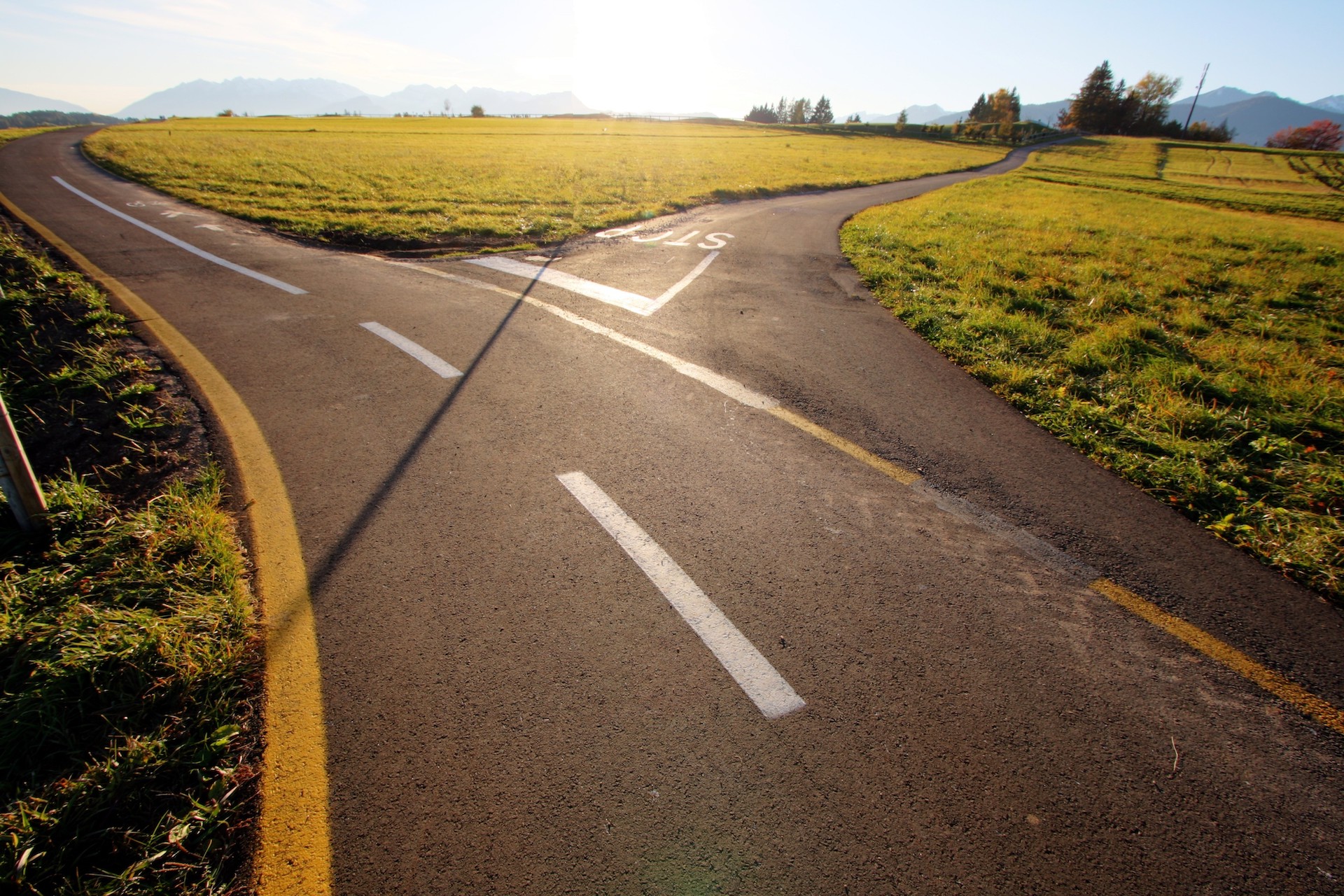 A crossroads illustrates the difference between a traditional bus broker and the CharterUP marketplace.