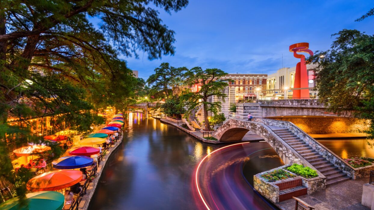 San,Antonio,,Texas,,Usa,Cityscape,At,The,River,Walk.